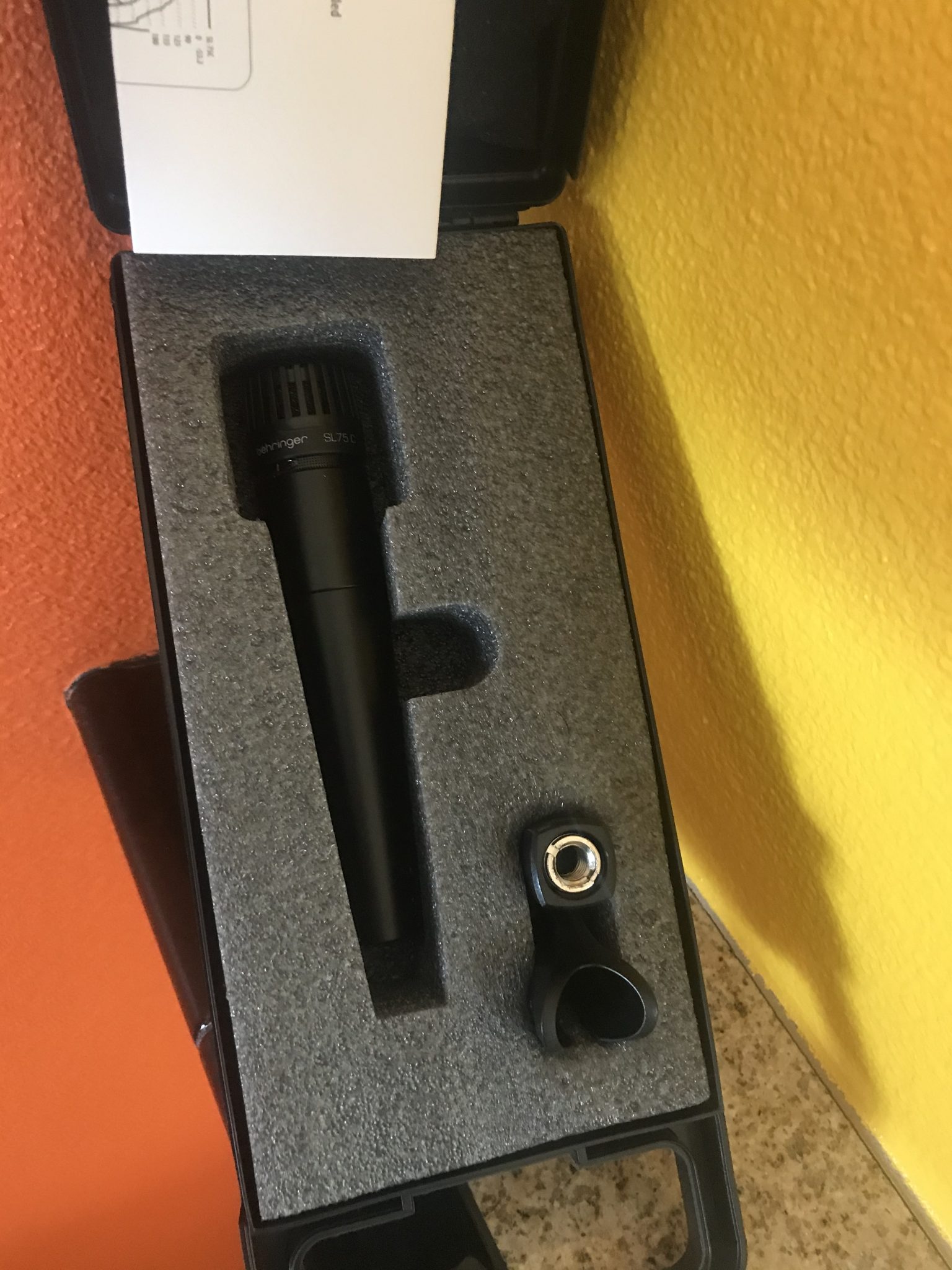 SL 75C Dynamic Cardioid Microphone Classic SM Behringer w/ hard shell